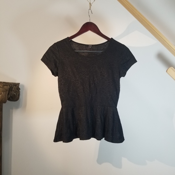 Top Peplum Blouse | All-black | Cap Sle… - Picture 15 of 15